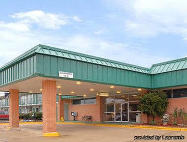 Super 8 By Wyndham Hotel 2*